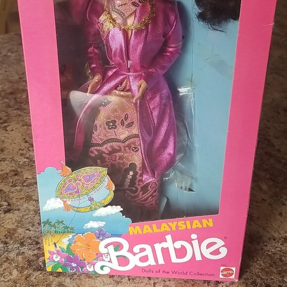 1990 Dolls of the World Malaysian Barbie - Picture 2 of 8